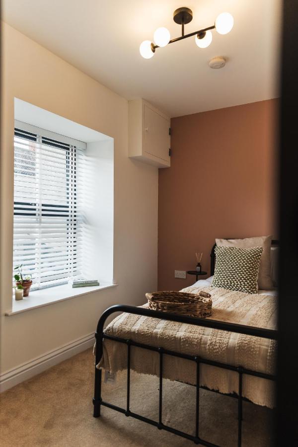 Wych Cottage, Striking 2 Bed, Parking, Ground Floor Flat - Step Free Somerton  Exterior photo